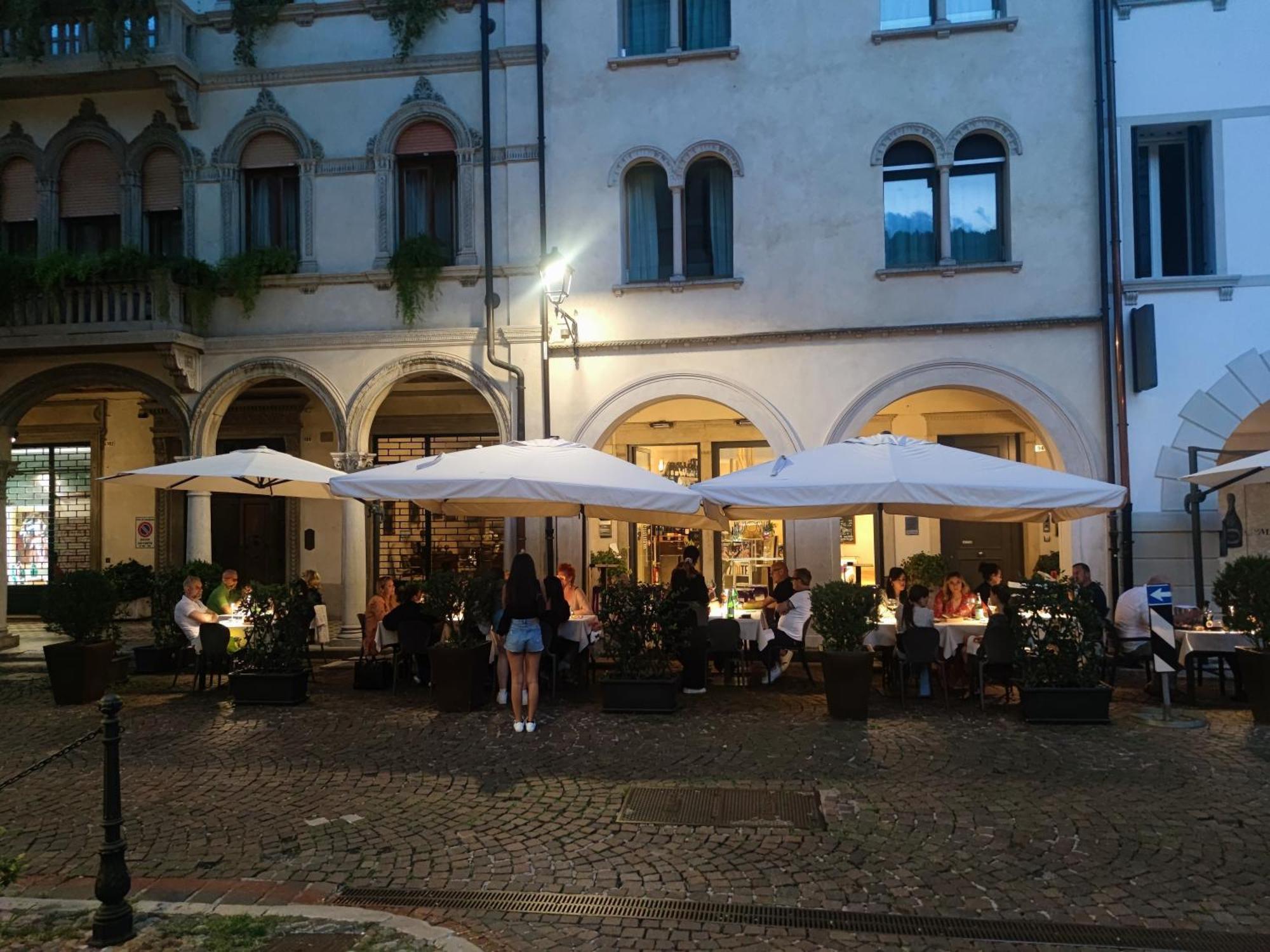 Bbconegliano Bixio Hostal *